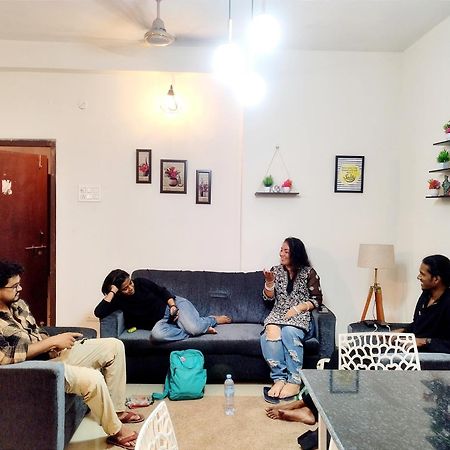 Nomad'S Nest Backpackers Hostel Guwahati Exteriör bild