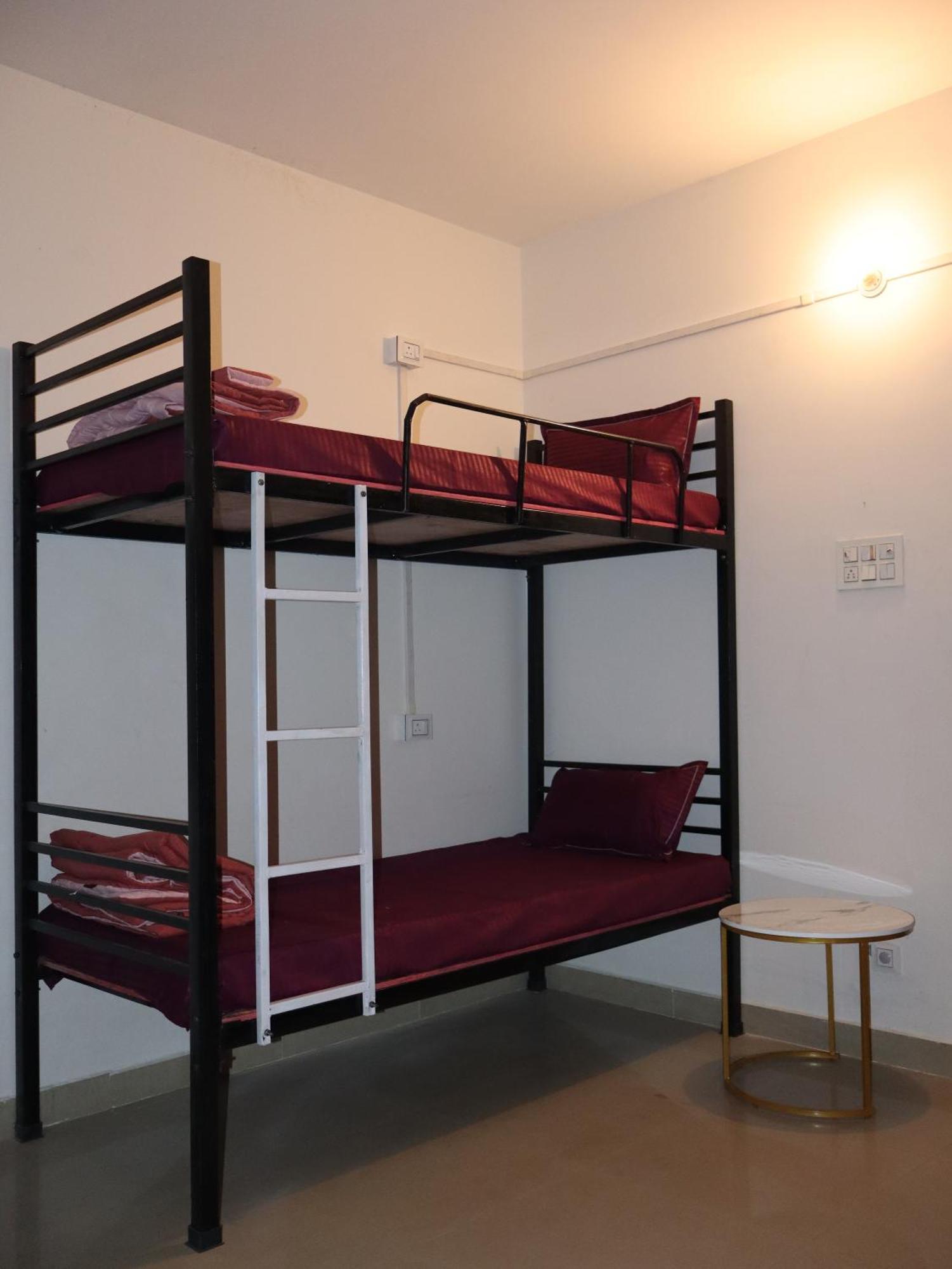 Nomad'S Nest Backpackers Hostel Guwahati Exteriör bild