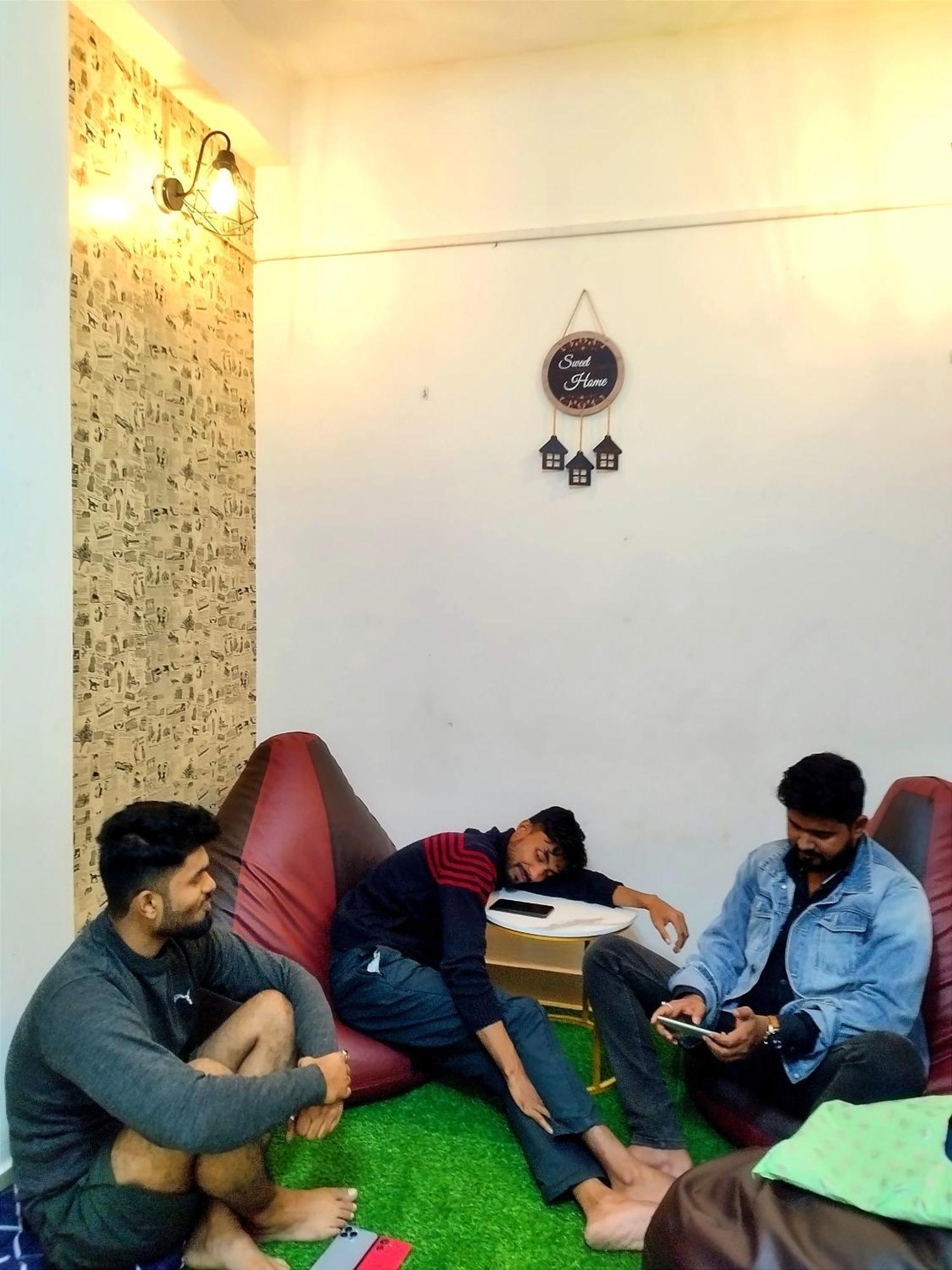 Nomad'S Nest Backpackers Hostel Guwahati Exteriör bild