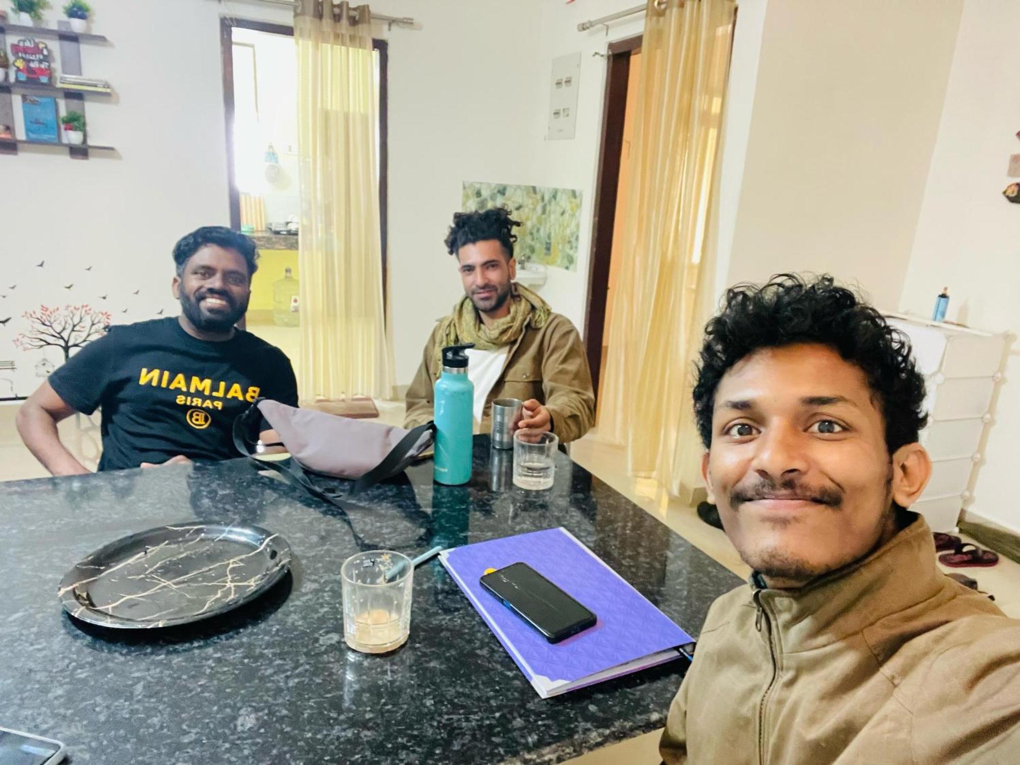 Nomad'S Nest Backpackers Hostel Guwahati Exteriör bild